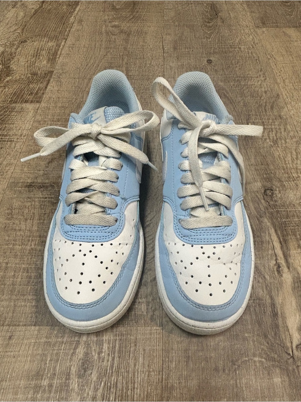 Nike Low-Top Sneakers in White and Light Blue